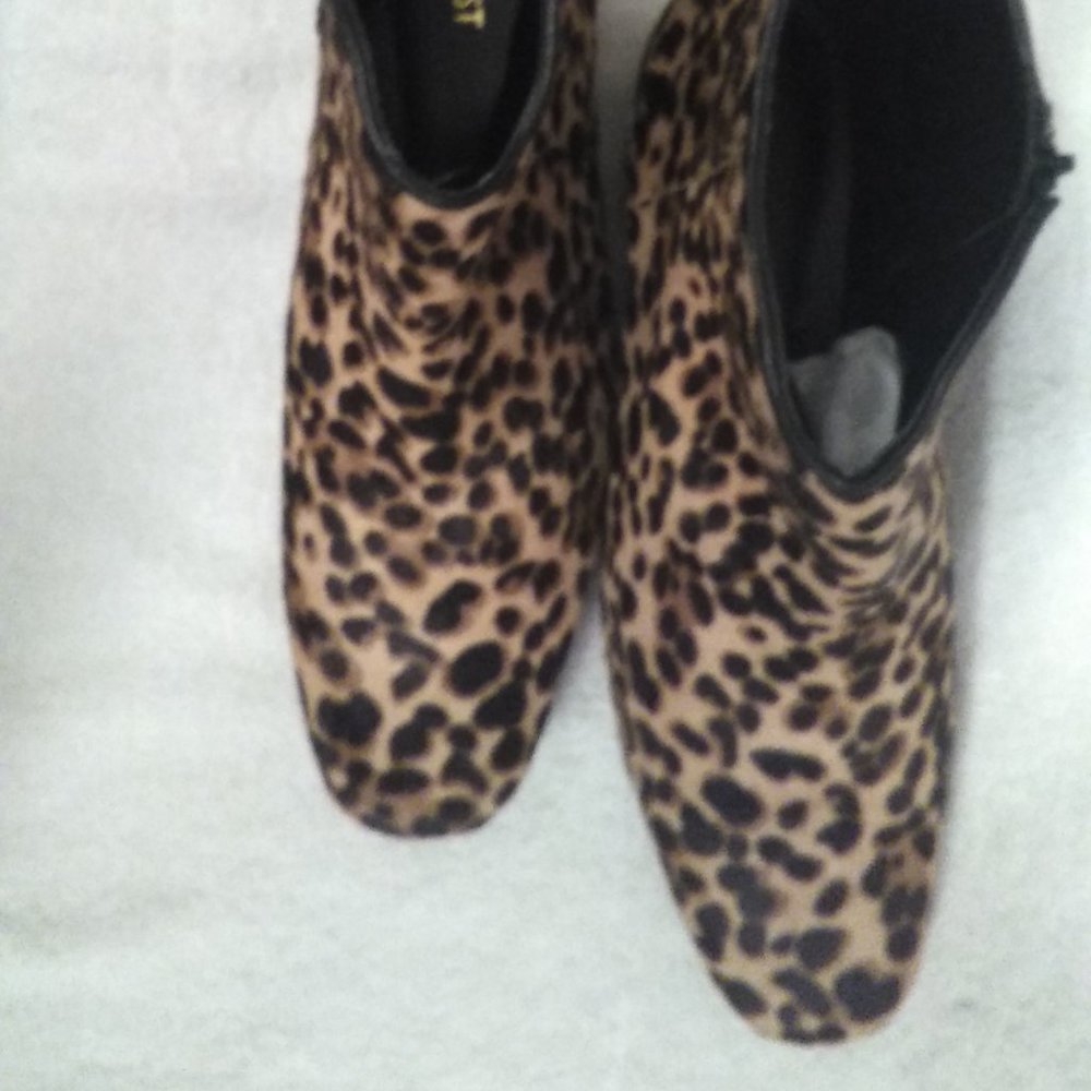 Nine West Leopard Print Ankle Boot 11m - image 4